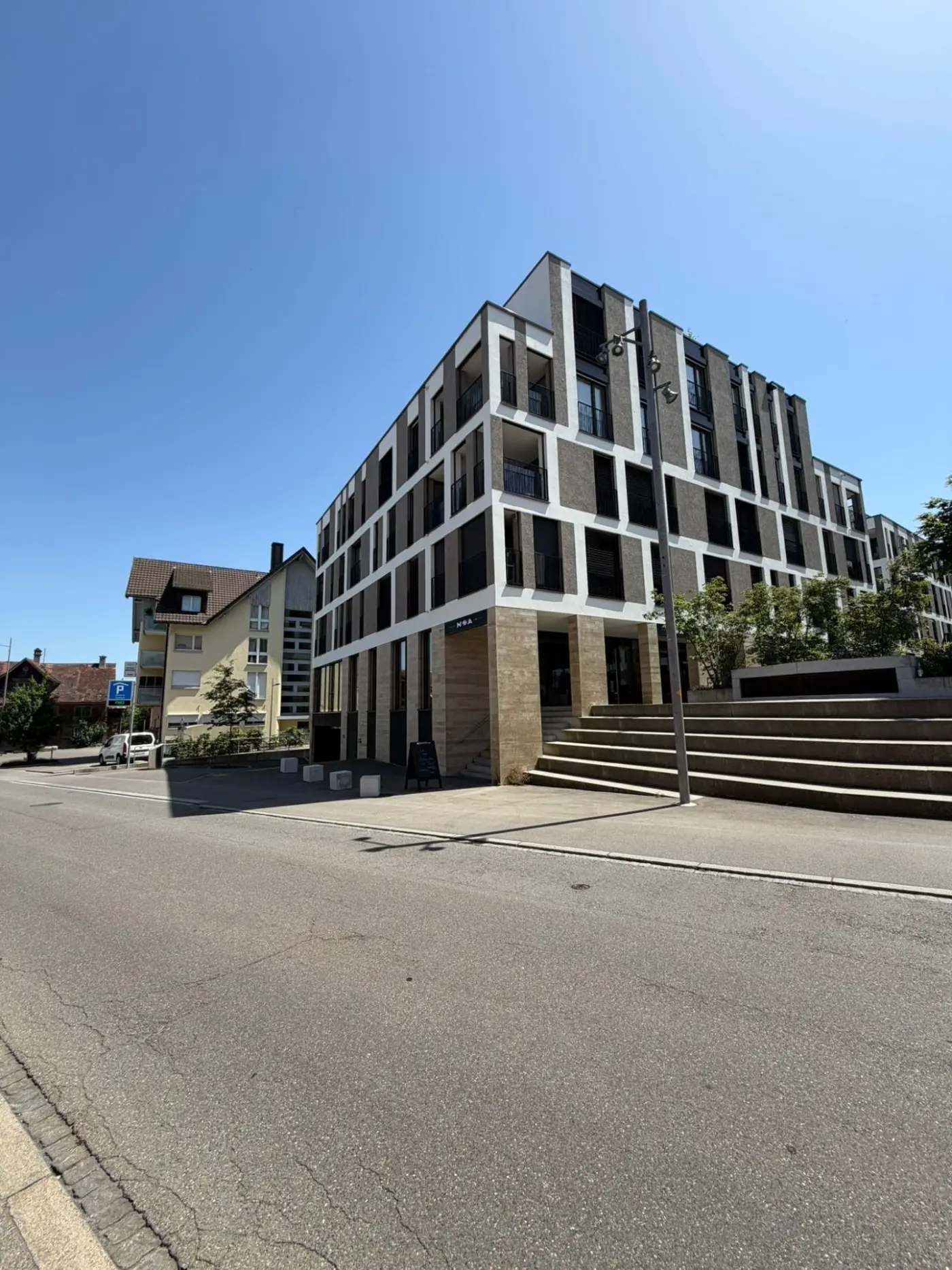 Referenzobjekt — Eckgebäude mit Sandsteinsockel